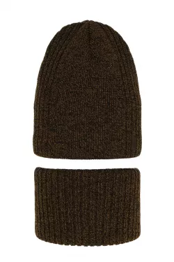 Kötött téli sapka és csösál