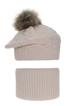 Kötött téli sapka és csösál