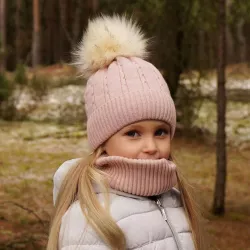 Kislány kötött téli sapka és csösál