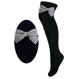 Kislány térd feletti zokni masnival