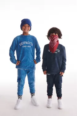 Melegíttö fiú felsö DESPACITO