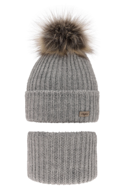 Kötött téli sapka müszörme pompommal és csösál