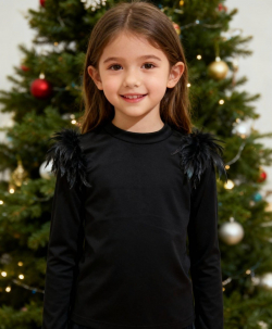 Hosszúújjú kislány felsö