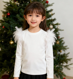 Hosszúújjú kislány felsö